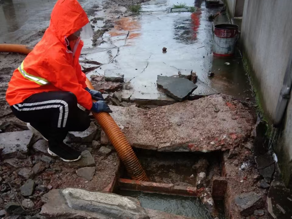 云梦专业清理污水池 炜誉市政以规范流程守护城市 “肠道”