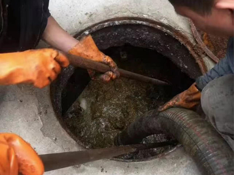 云梦清理化粪池时如何避免沼气的危害?